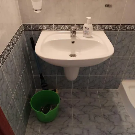 Apartament Debbies 2 Bed With Pool And Garden Views