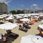 Апартамент Debbies 2 Bed With Pool And Garden Views *