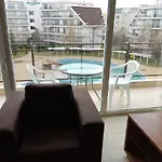 Debbies 2 Bed With Pool And Garden Views Апартамент Слънчев бряг