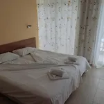 Debbies 2 Bed With Pool And Garden Views *