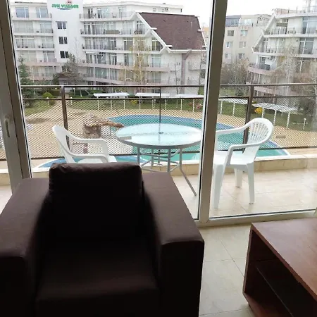 Debbies 2 Bed With Pool And Garden Views Lejlighed Sunny Beach