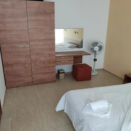 Lejlighed Debbies 2 Bed With Pool And Garden Views *