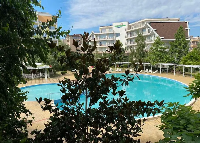 Debbies 2 Bed With Pool And Garden Views Apartamento Sunny Beach