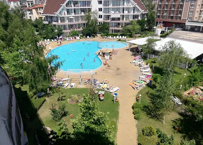 Debbies 2 Bed With Pool And Garden Views Apartamento Sunny Beach