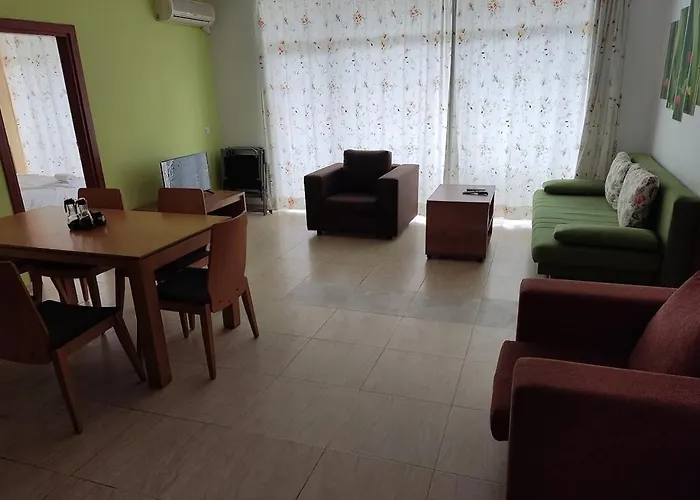 Apartamento Debbies 2 Bed With Pool And Garden Views