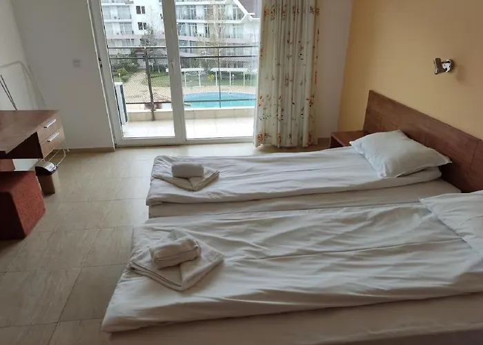 Apartamento Debbies 2 Bed With Pool And Garden Views