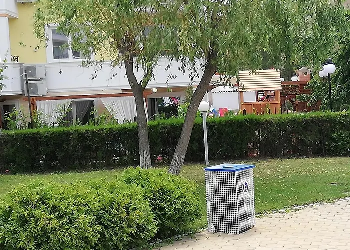 Apartamento Debbies 2 Bed With Pool And Garden Views Sunny Beach