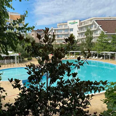 Debbies 2 Bed With Pool And Garden Views Appartement Slantchev Briag