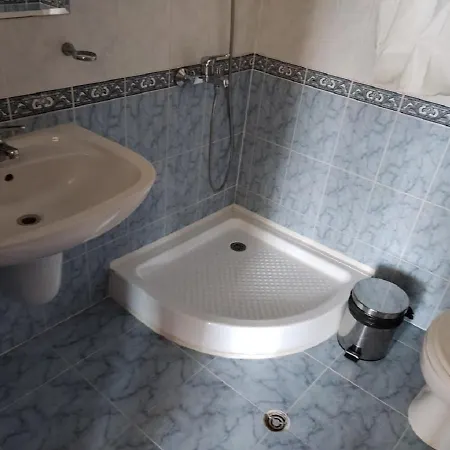 Debbies 2 Bed With Pool And Garden Views * Slantchev Briag