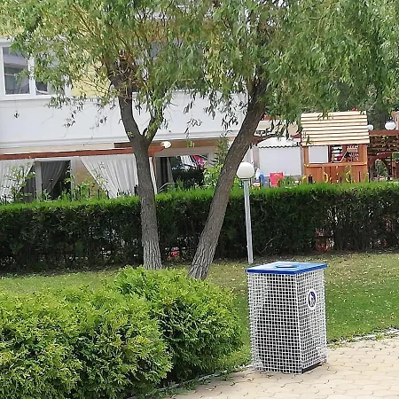 Appartement Debbies 2 Bed With Pool And Garden Views Slantchev Briag