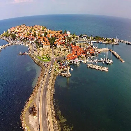 Appartement Debbies 2 Bed With Pool And Garden Views Slantchev Briag