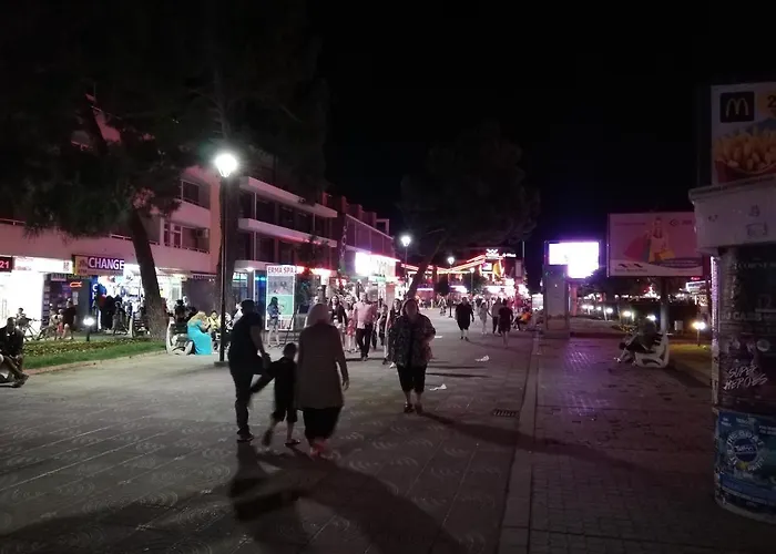 Apartment Debbies 2 Bed With Pool And Garden Views Slantschew brjag