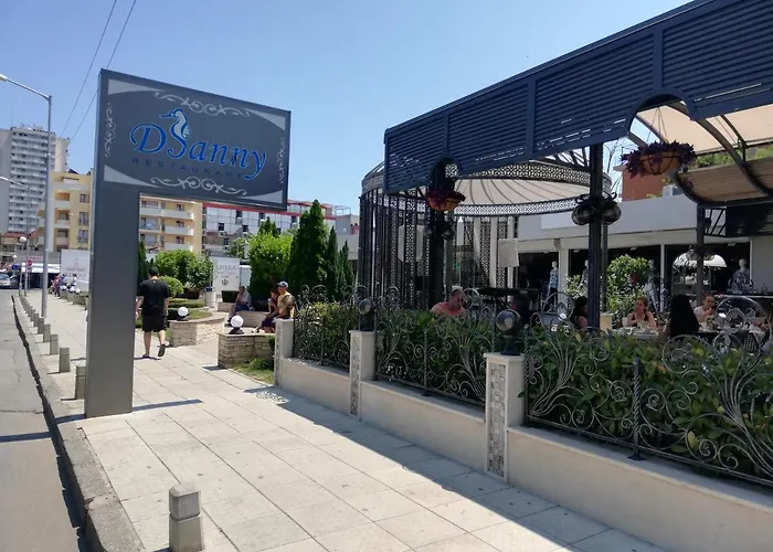 Debbies 2 Bed With Pool And Garden Views * Slantschew brjag