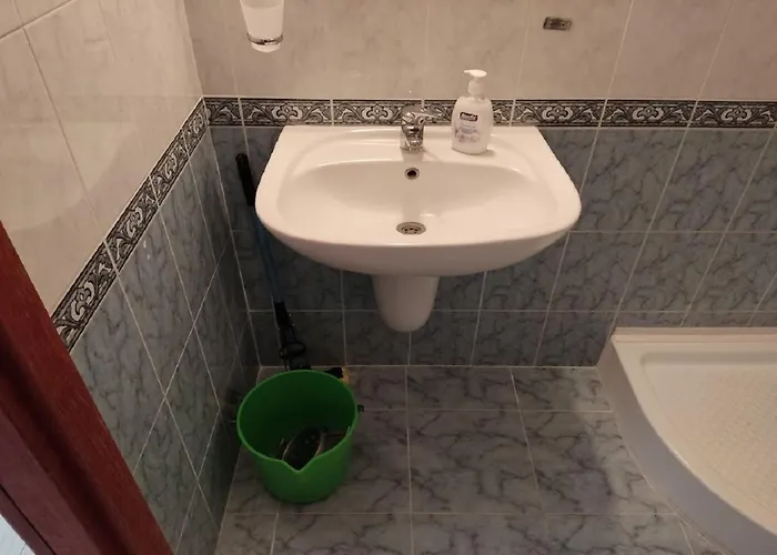 Apartment Debbies 2 Bed With Pool And Garden Views