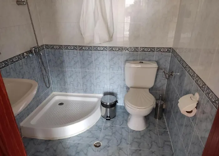 Debbies 2 Bed With Pool And Garden Views Slantschew brjag