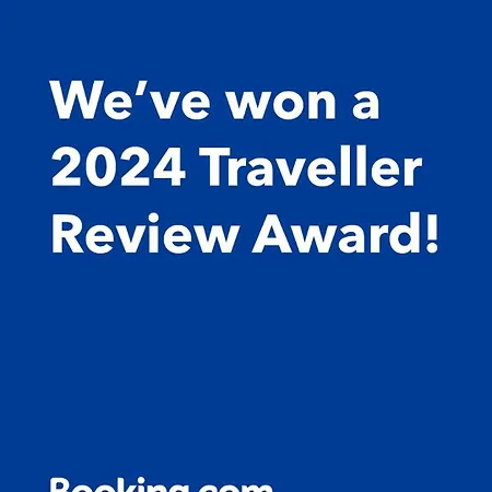 Διαμέρισμα Debbies 2 Bed With Pool And Garden Views